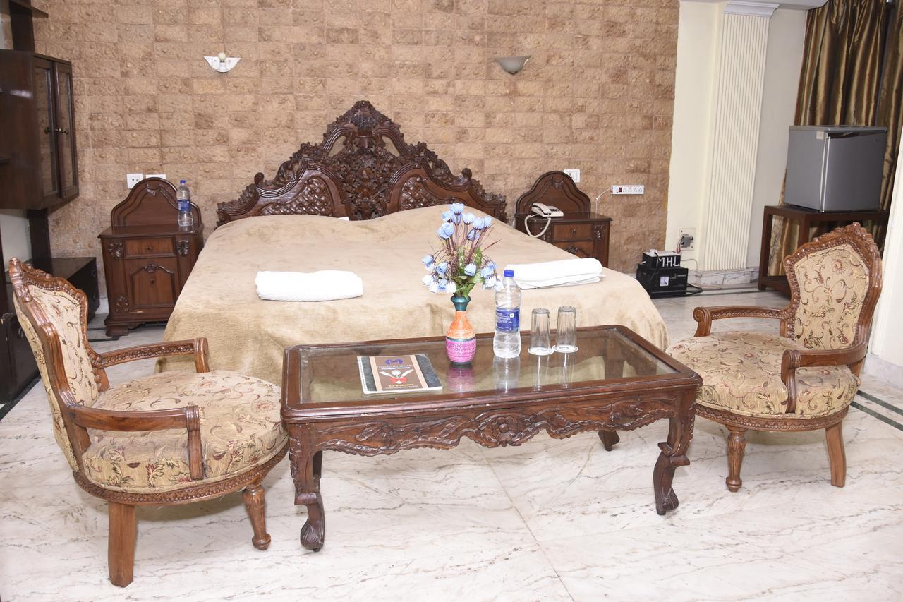 Modipur Hotel Rāmpur Buitenkant foto